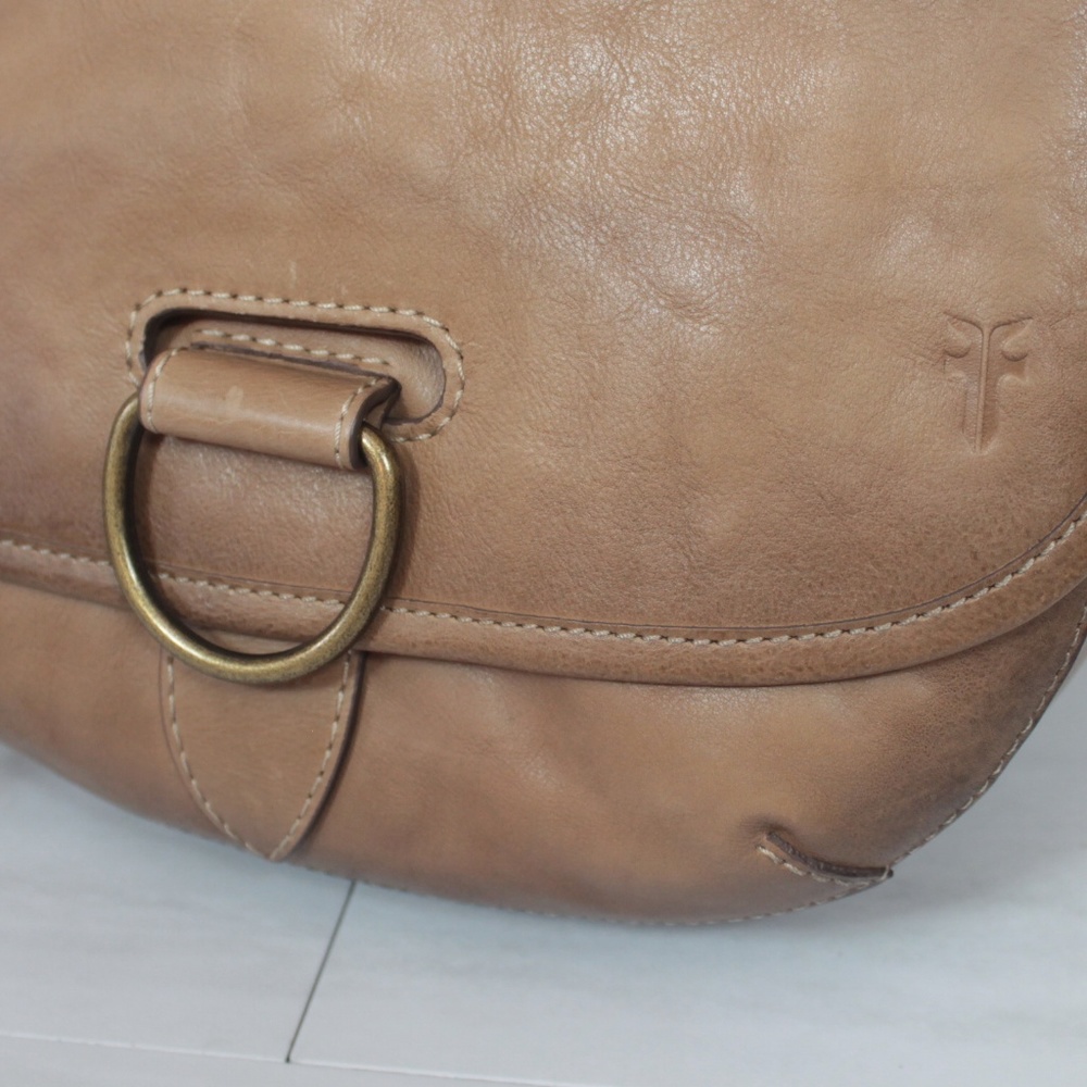 Frye NWT Lucy Crossbody Ring Saddlebag in Beige - Picture 3 of 8